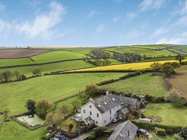 Flat for sale in Strode, Devon