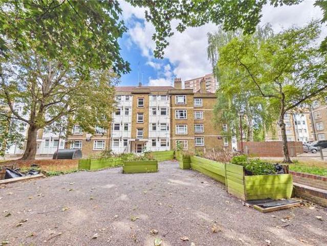 Flat for sale in Royal Borough of Greenwich, Greater London