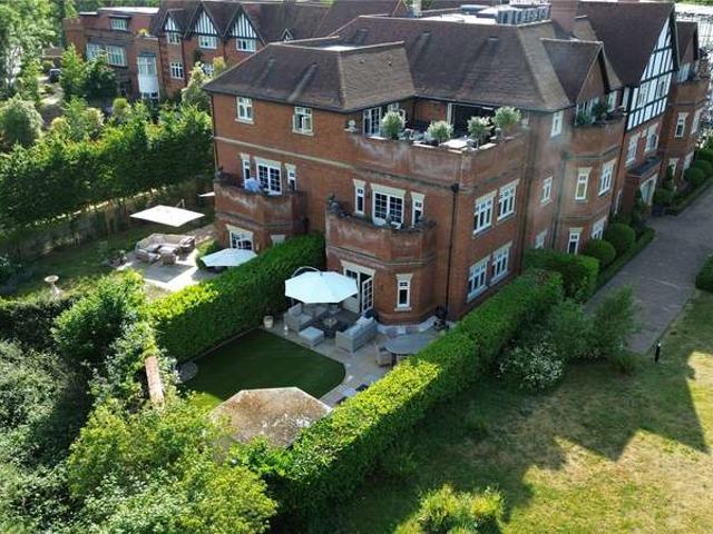 Flat for sale in Bray