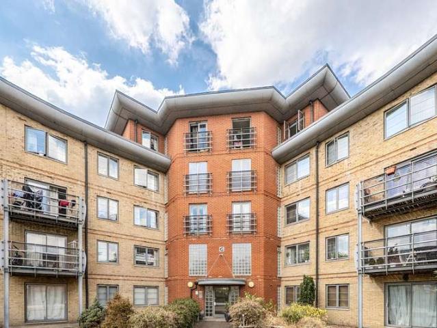 Flat for sale in Reading