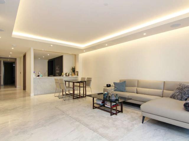 Flat for sale in Fulham, Chelsea Creek