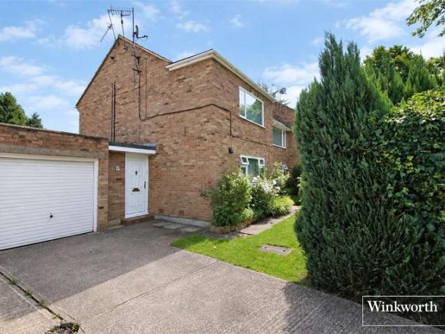 Flat for sale in Borehamwood, Hertsmere