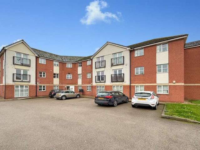 Flat for sale in Runcorn, Cheshire