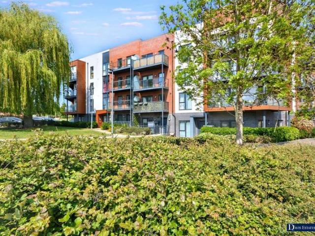 Flat for sale in Harold Wood, Greater London