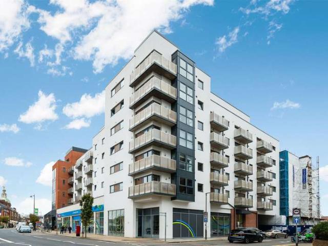 Flat for sale in London Borough of Merton, Merton Park