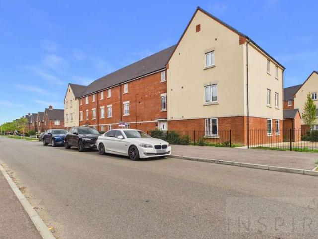 Flat for sale in Tinsley Green, Crawley