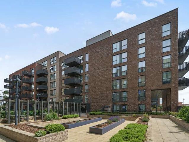 Flat for sale in Barnehurst, Greater London
