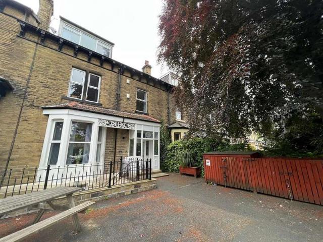 Flat for rent in Baildon, West Yorkshire