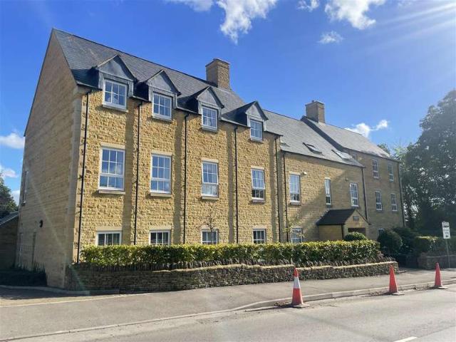 Flat for sale in Fossebridge, Gloucestershire