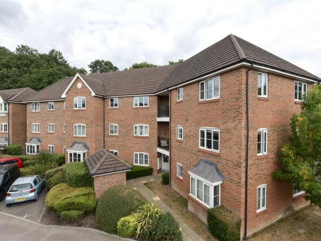 Flat for sale in Red Hill, Surrey