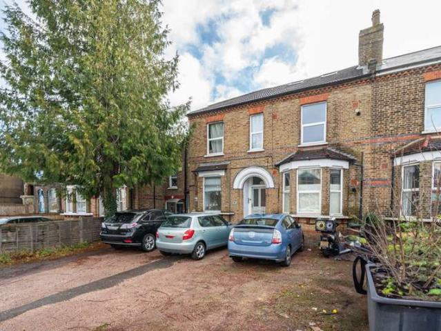 Flat for rent in Penge, Penge