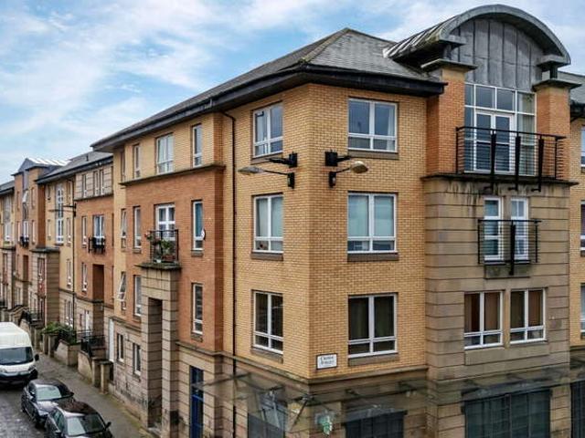 Flat for sale in Hutchesontown, Gorbals