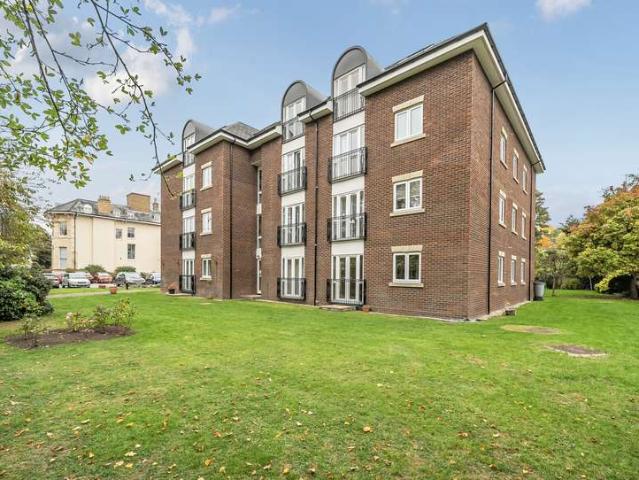 Flat for sale in Golden Valley, Gloucestershire