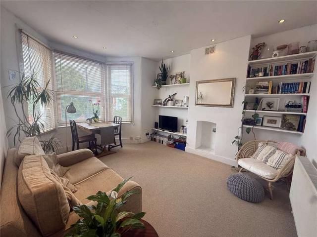 Flat for rent in New Southgate, Greater London