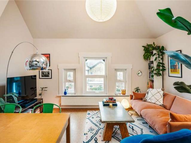 Flat for sale in Nunhead, Greater London