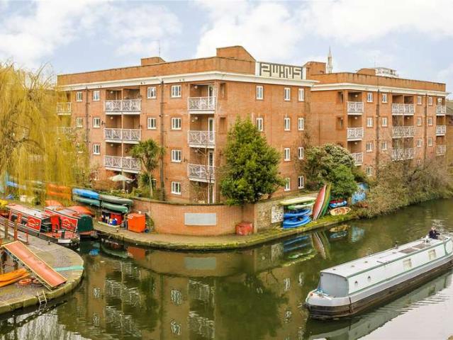 Flat for sale in Haggerston, De Beauvoir Town