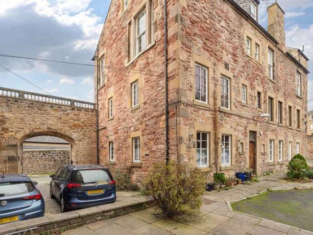 Flat for sale in Southside, Scotland