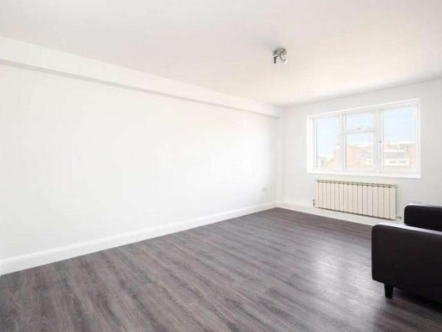 Flat for sale in St. George in the East, Whitechapel