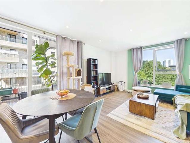 Flat for sale in London Borough of Ealing, Greater London