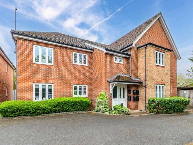 Flat for sale in Row Town, Surrey