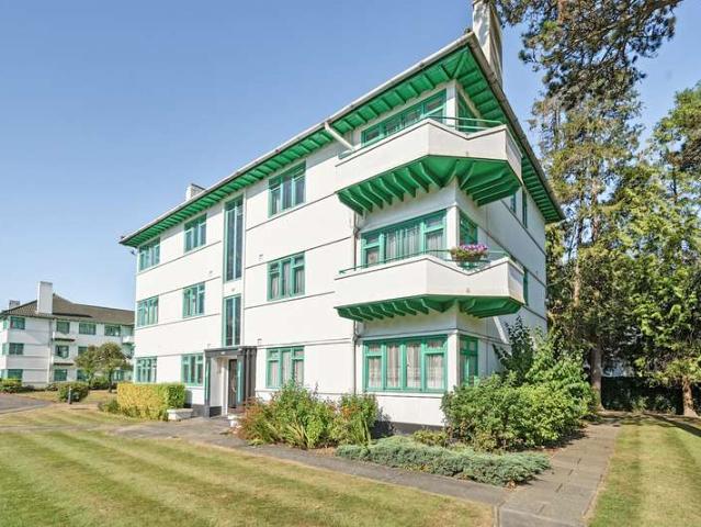 Flat for sale in Pinner, Greater London