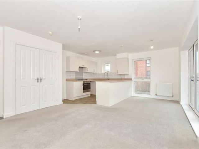 Flat for sale in Repton Manor, Bridgefield