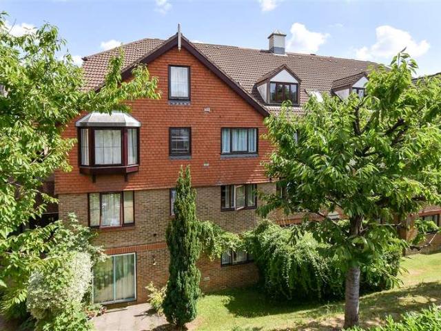 Flat for sale in London Borough of Croydon, Purley