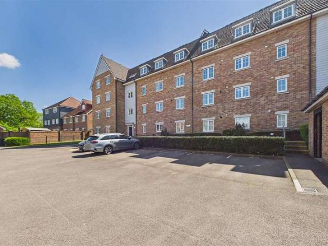 Flat for sale in Priest Down, Hampshire