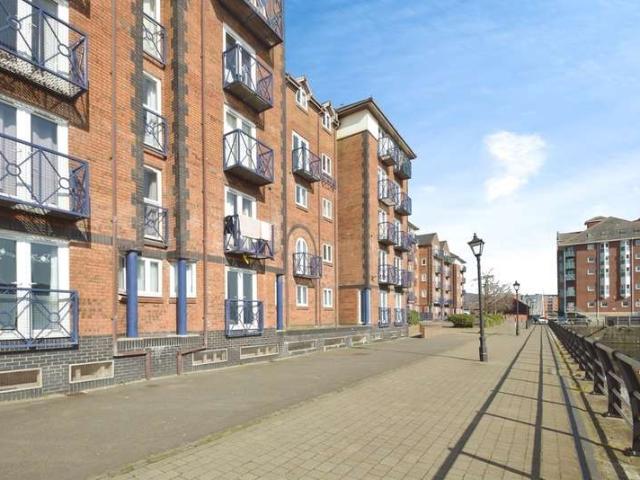 Flat for sale in SA1 Swansea Waterfront, Nangreaves