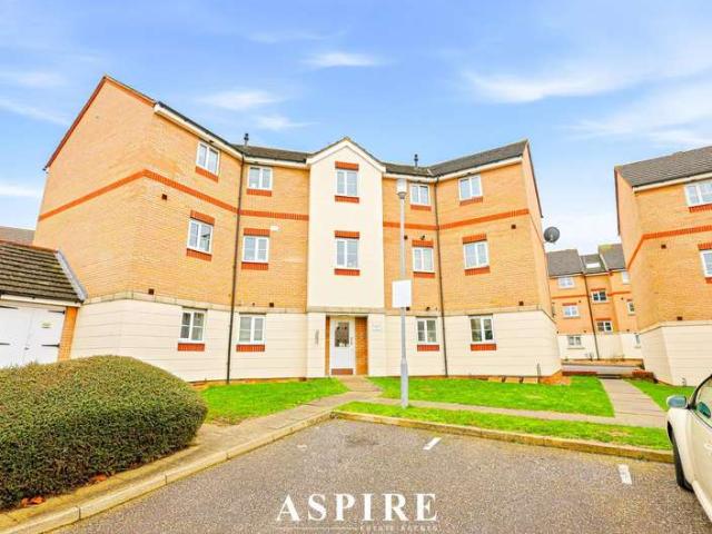 Flat for sale in Harold Wood, Greater London