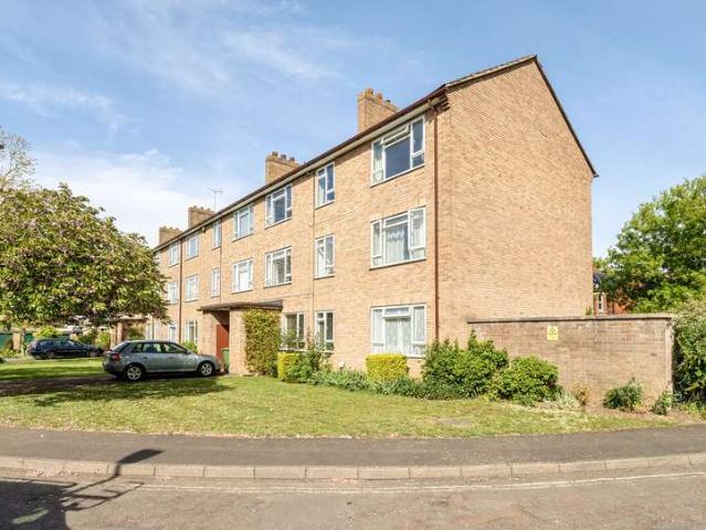 Flat for sale in Golden Valley, Gloucestershire