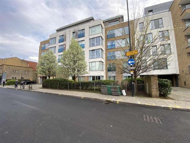 Flat for sale in Hammersmith, Greater London