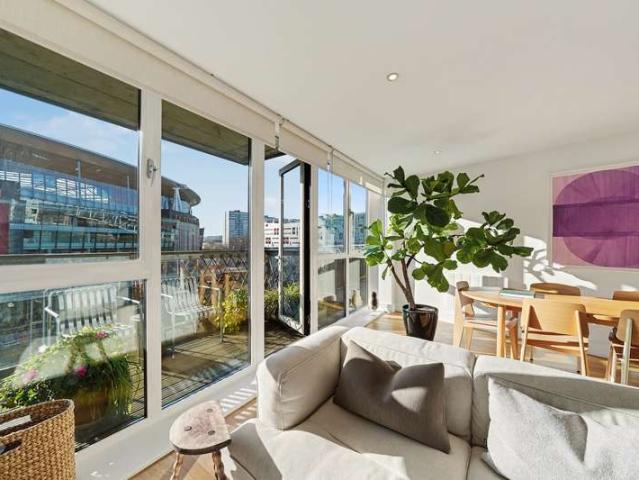 Flat for sale in Finsbury Park, Greater London