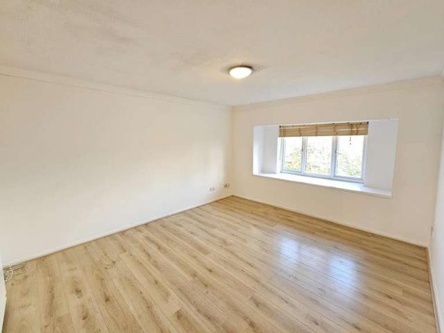 Flat for sale in Finchley, Greater London