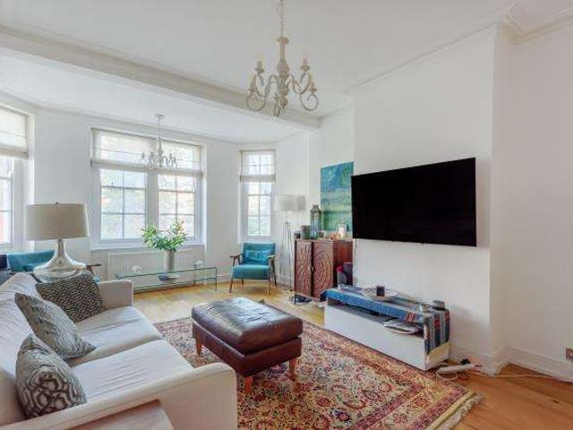 Flat for sale in St. John's Wood, Greater London