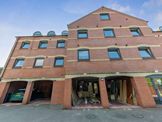 Flat for sale in Blakebrook, Rushock