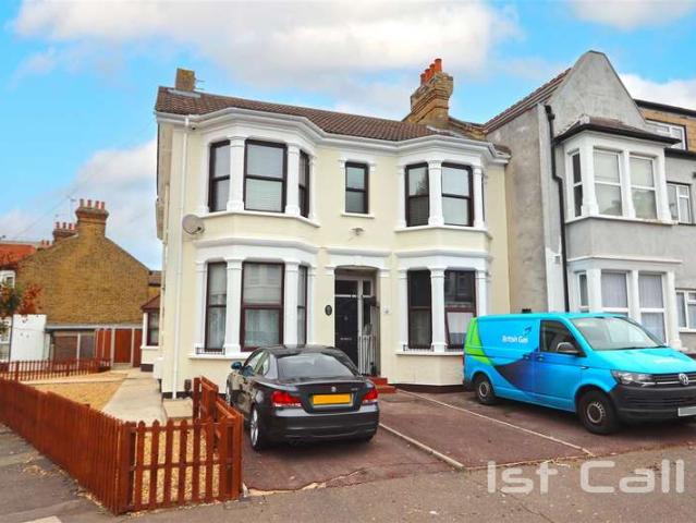 Flat for sale in Southend City Centre Neighbourhood, Alton Barnes
