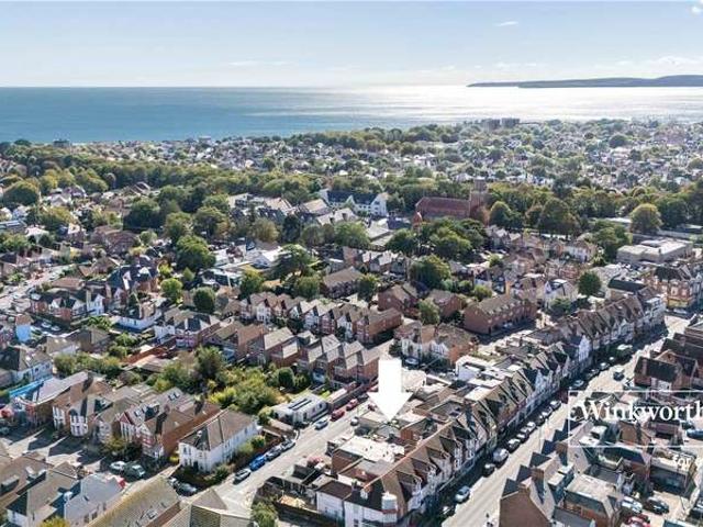 Flat for sale in Pokesdown, Bournemouth
