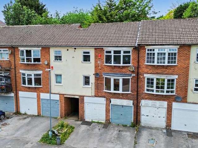 Flat for sale in Gedling, East Midlands