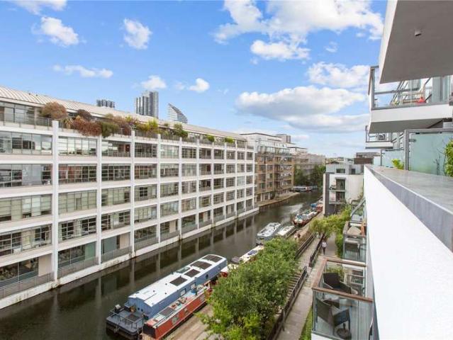 Flat for sale in Hoxton, Greater London