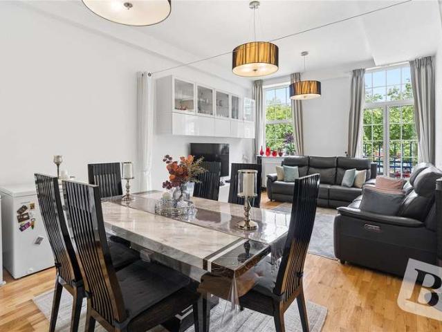 Flat for sale in London Borough of Barking and Dagenham, Greater London