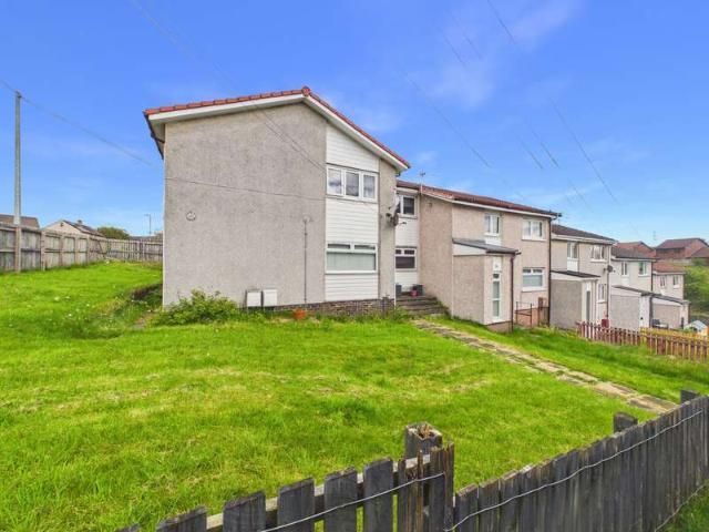 Flat for sale in Ardrossan, Scotland