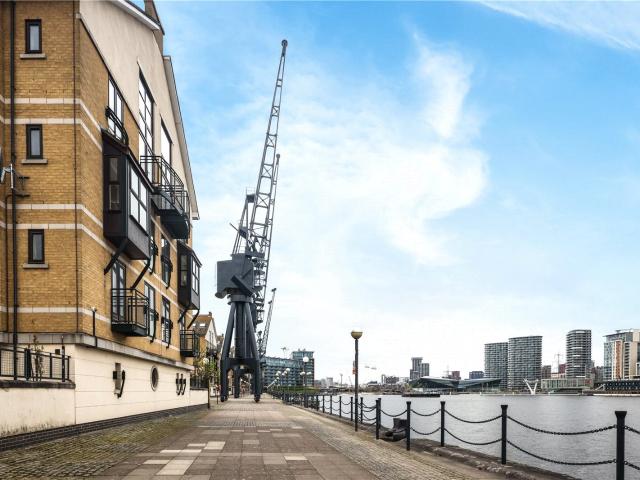 Apartment for rent in Silvertown, Greater London