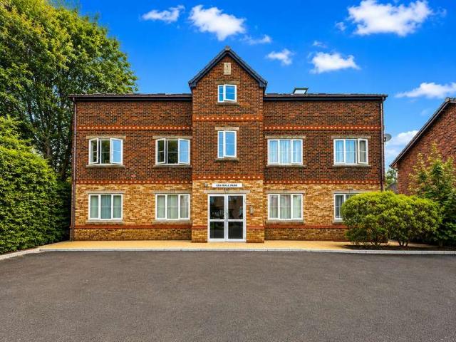 Flat for sale in Daisy Hill, Lee Bank