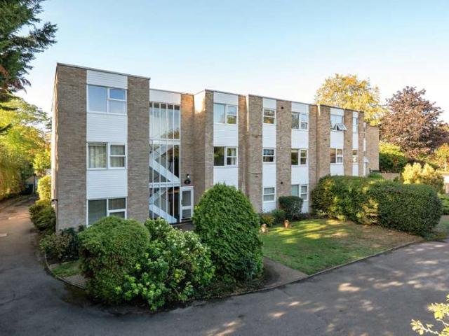 Flat for sale in Weybridge, Elmbridge