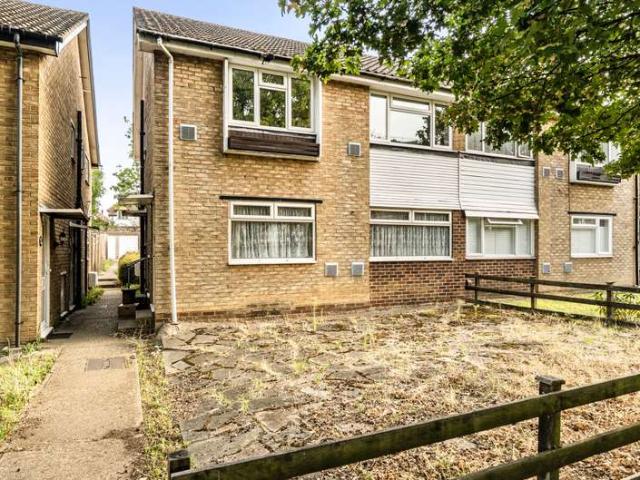 Flat for sale in Royal Borough of Kingston upon Thames, Greater London