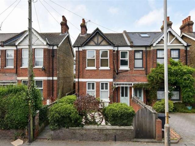 Flat for sale in Upton, Acol