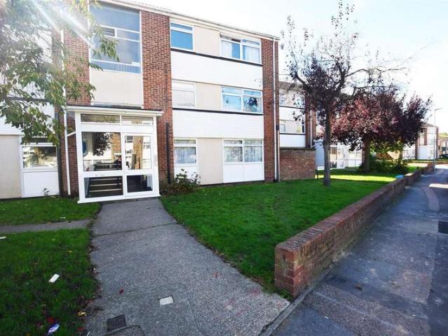 Flat for sale in Rainham