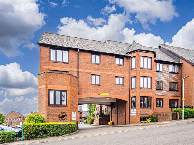 Flat for sale in Ashlyns Estate, Pouchen End