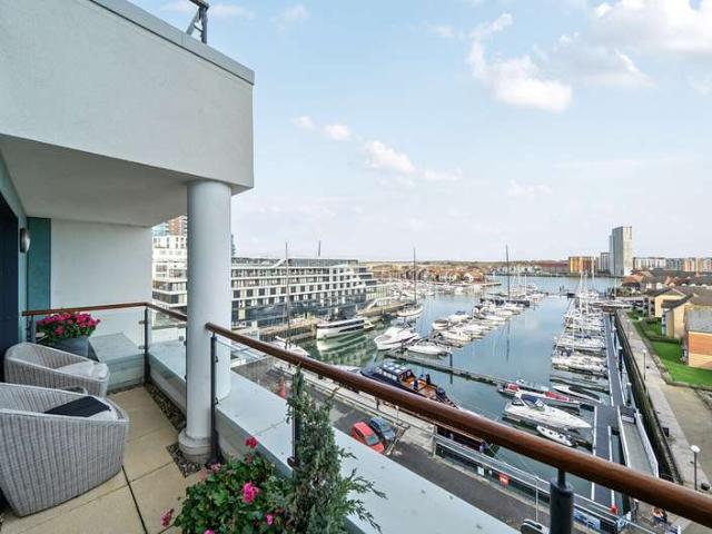 Flat for sale in Ocean Village, City Of Southampton